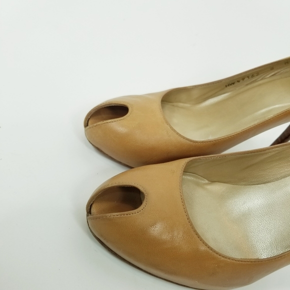 Stuart Weitzman 8M Peep Toe Heels - Picture 10 of 12